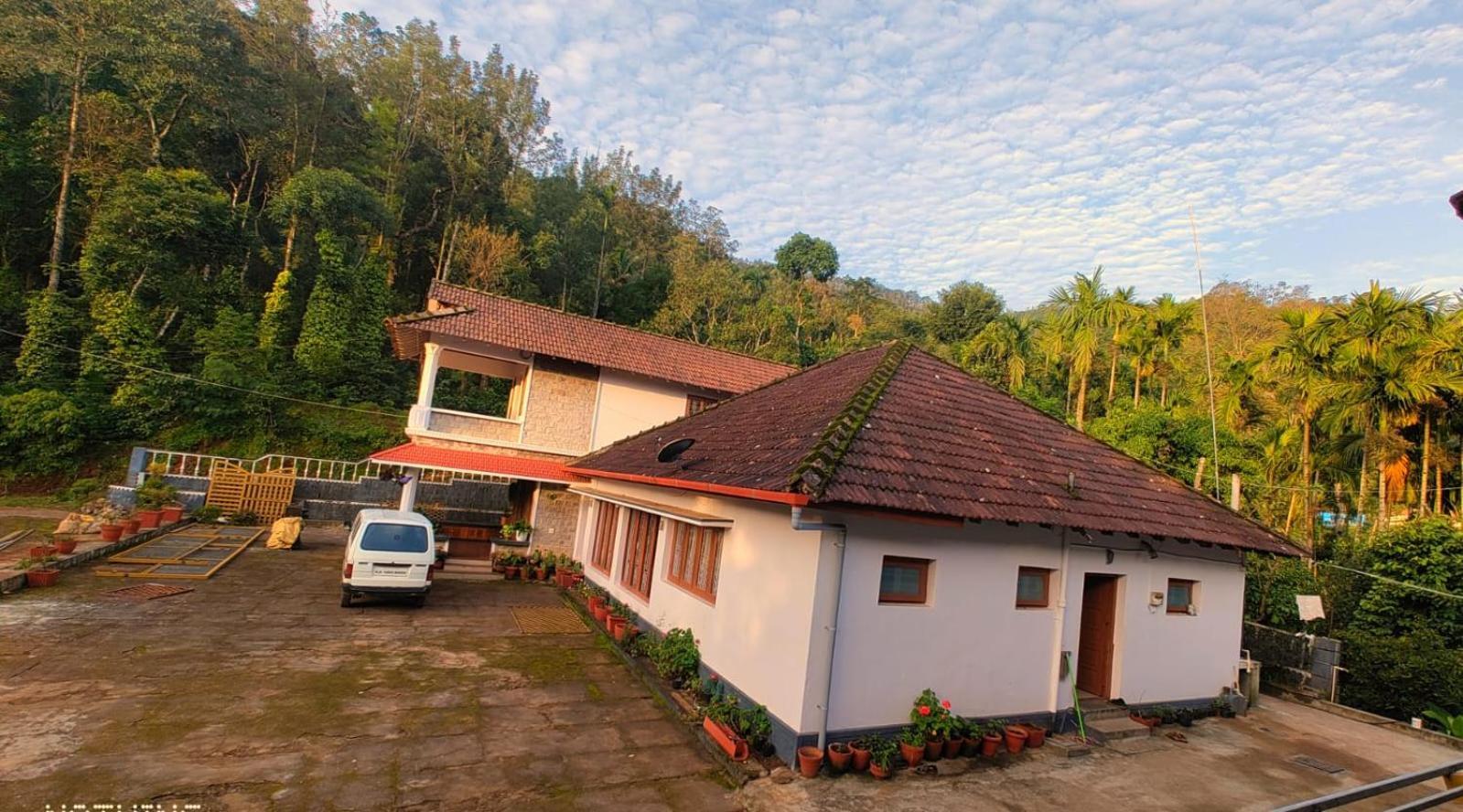 Coorg Divine Spark Home Stay Suntikoppa Esterno foto